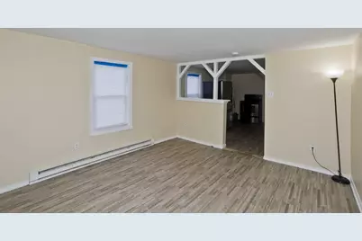 63 Pine St, Holyoke, MA 01040 - Photo 2
