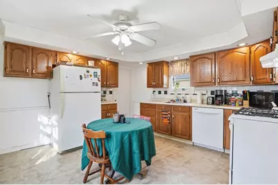 21 Whitman St, Leominster, MA 01453 - Photo 8