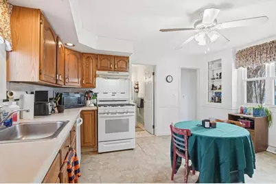 21 Whitman St, Leominster, MA 01453 - Photo 6