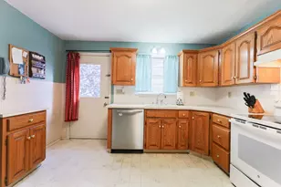 25 Haven St, Milford, MA 01757 - Photo 2