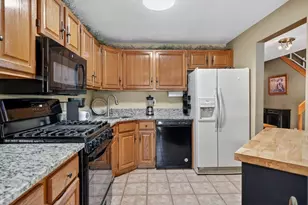 6 Chapman Pl, Leominster, MA 01453 - Photo 8
