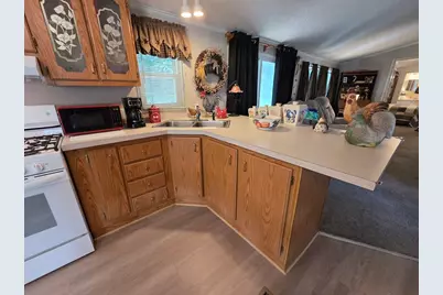 72 Holiday Cir, Chicopee, MA 01020 - Photo 8