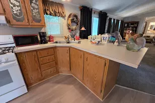 72 Holiday Cir, Chicopee, MA 01020 - Photo 8