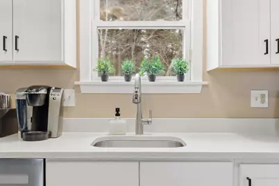 1688 S Branch Pkwy, Springfield, MA 01129 - Photo 10