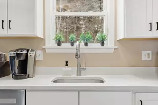 1688 S Branch Pkwy, Springfield, MA 01129 - Photo 10