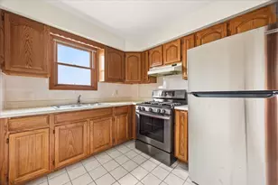576 Slade St, Fall River, MA 02724 - Photo 4