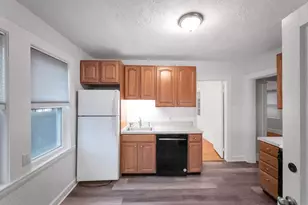 21 Bradwood St, Boston, MA 02131 - Photo 4