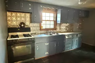 14 Brown St, Haverhill, MA 01830 - Photo 4