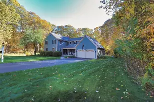 11 Fairway Ln, Medway, MA 02053 - Photo 2