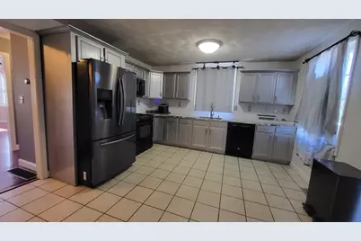 129 Manchester Street #B, Lowell, MA 01852 - Photo 4