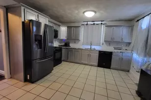 129 Manchester St, Lowell, MA 01852 - Photo 4