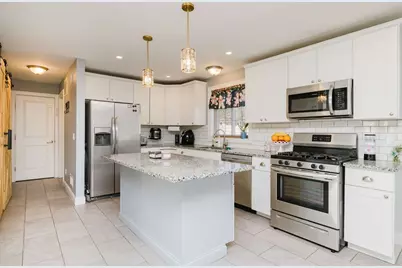 65 Armsby St, New Bedford, MA 02745 - Photo 2