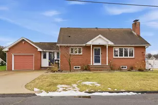 25 Dale St, Ludlow, MA 01056 - Photo 1