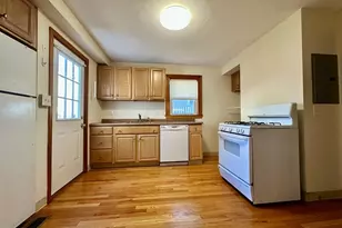 5 Rifle Ct, Watertown, MA 02472 - Photo 2