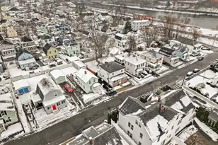 27 Bunker Hill Ave, Lowell, MA 01850 - Photo 4