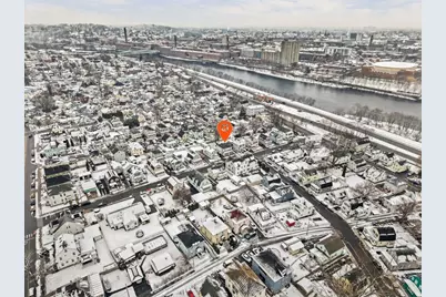 27 Bunker Hill Ave, Lowell, MA 01850 - Photo 6