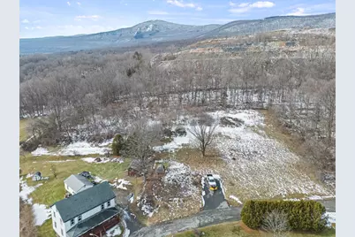 14 Hastings St, Adams, MA 01220 - Photo 6