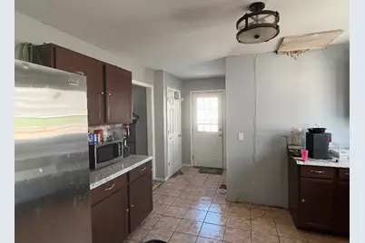 145 Cambridge, Springfield, MA 01109 - Photo 4