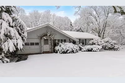 17 Grover St, Beverly, MA 01915 - Photo 2