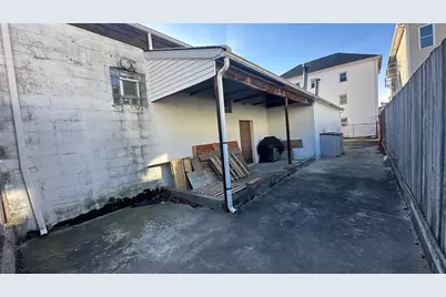 330 William St, Fall River, MA 02721 - Photo 6