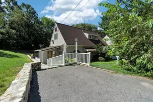 606A Springs Rd, Bedford, MA 01730 - Photo 2