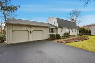 24 E View Dr, Agawam, MA 01030 - Photo 2