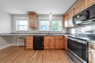 23 Noble St, Newton, MA 02465 - Photo 2