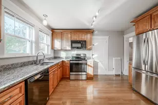 23 Noble St, Newton, MA 02465 - Photo 4