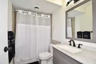 15 Yorktown Dr, Springfield, MA 01106 - Photo 8