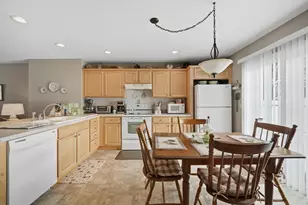 5 Olde Plns Holw, South Hadley, MA 01075 - Photo 8