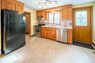128 Ann St, Chicopee, MA 01020 - Photo 4
