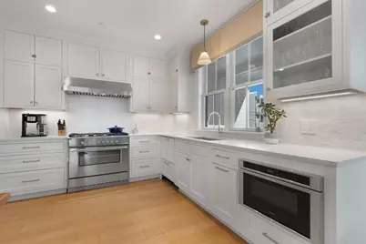 38 P St #3, Boston, MA 02127 - Photo 4
