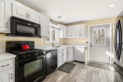 130 Crystal St, Haverhill, MA 01832 - Photo 12