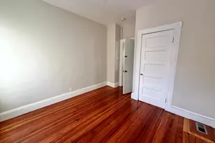 21 Oakland Ave, Everett, MA 02149 - Photo 8