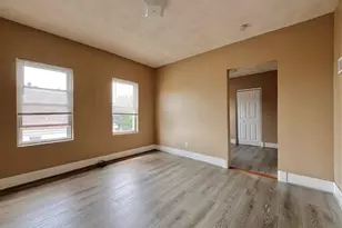 25 Oakland Ave, Everett, MA 02149 - Photo 10