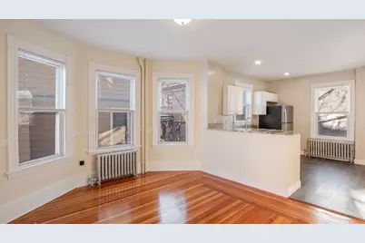 32 Robinson St #1, Boston, MA 02122 - Photo 6