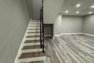 8 Avon St, Revere, MA 02151 - Photo 10