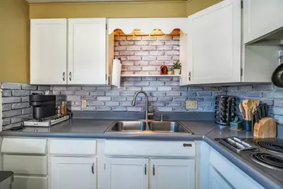 147 Sheehan Drive, Holyoke, MA 01040 - Photo 6