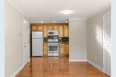 305 Pine St #8, Lowell, MA 01851 - Photo 4