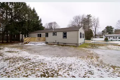 156 Saffron Cir, Springfield, MA 01129 - Photo 2