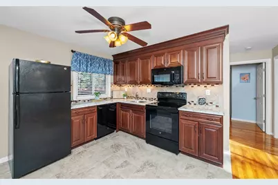 33 Jacqueline Rd #D, Waltham, MA 02452 - Photo 6