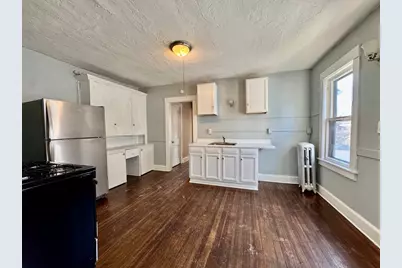 21 Bloomfield St, Springfield, MA 01108 - Photo 8