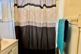 21 Bloomfield St, Springfield, MA 01108 - Photo 24