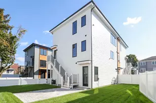 31 Hall St, Waltham, MA 02453 - Photo 22