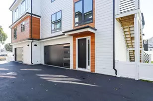 31 Hall St, Waltham, MA 02453 - Photo 18