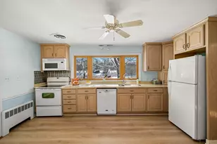 35 Peters St, North Andover, MA 01845 - Photo 12