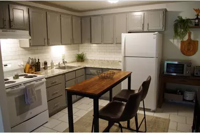 81 High St #10, Amesbury, MA 01913 - Photo 2