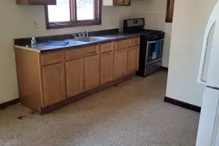 20 Sprague St, West Springfield, MA 01089 - Photo 12