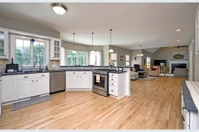 2 Winterberry Ln, Westport, MA 02790 - Photo 8