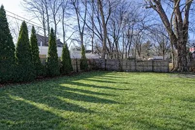 30 Melrose St, Worcester, MA 01605 - Photo 36